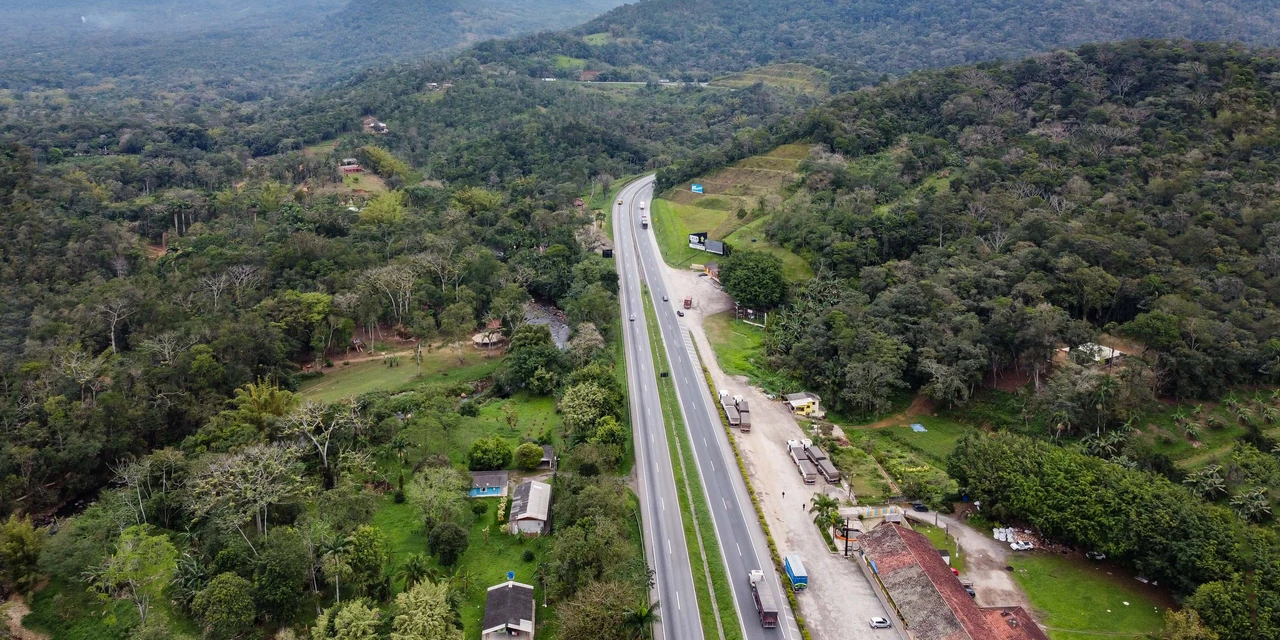 Greve dos caminhoneiros perde força e rodovias seguem sem bloqueios na região