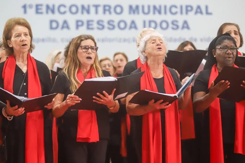 “É com grande satisfação que celebramos este momento”, declara Eduardo Pimentel durante 1º Encontro Municipal da Pessoa Idosa