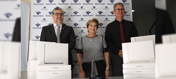 Receita Federal destina notebook para projeto Câmara Jovem