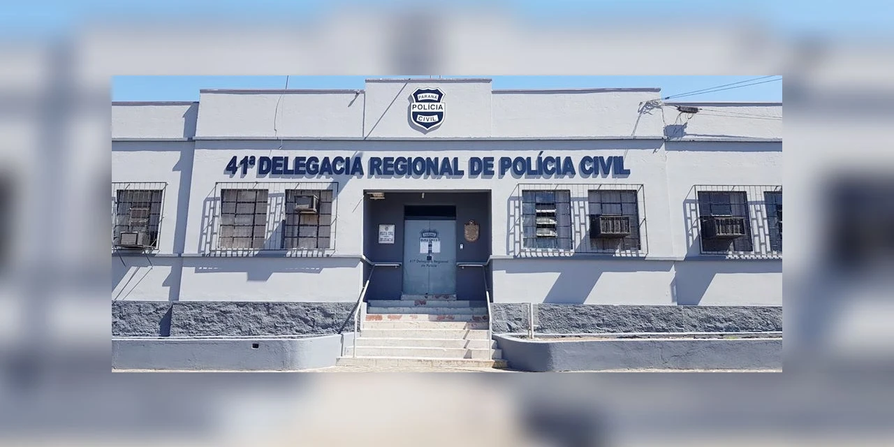 Indivíduo vai realizar manobras e empinar moto na frente de escola e acaba preso na região