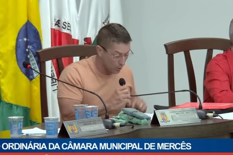 Durante sessão, vereador denuncia compra de voto para mesa diretora da Câmara