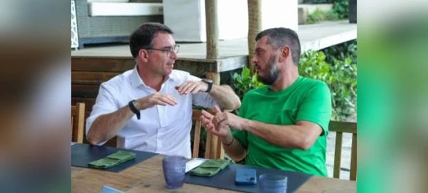 Artigo: 'A tese das múltiplas candidaturas',  por Oliveiros Marques