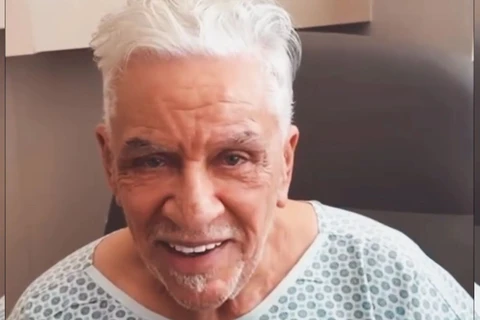 'Matogrosso' publica foto no hospital e agradece orações dos fãs