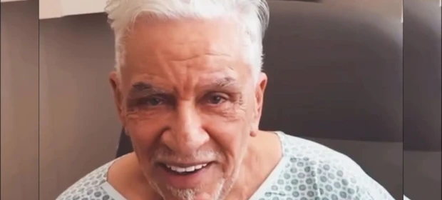 'Matogrosso' publica foto no hospital e agradece orações dos fãs