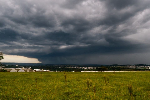 Simepar prevê segunda-feira abafada e com risco de temporais em Ponta Grossa e região