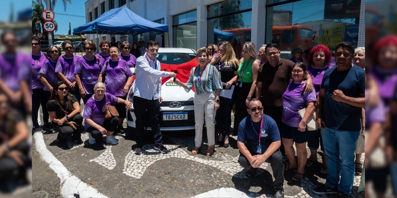 Associação Amigos da Pessoa Idosa recebe carro zero km