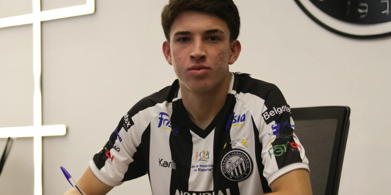 Operário assina primeiro contrato profissional com o lateral Miguel, destaque do sub-20