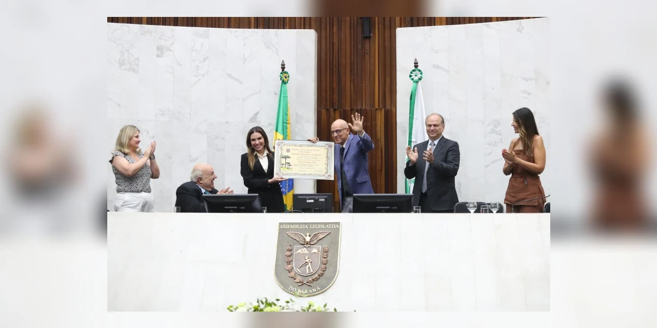 Alep entrega título de Cidadão Benemérito a Hélinho, criador de rádios referência em Curitiba