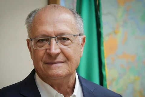 Alckmin celebra CNH simplificada e mais acessível