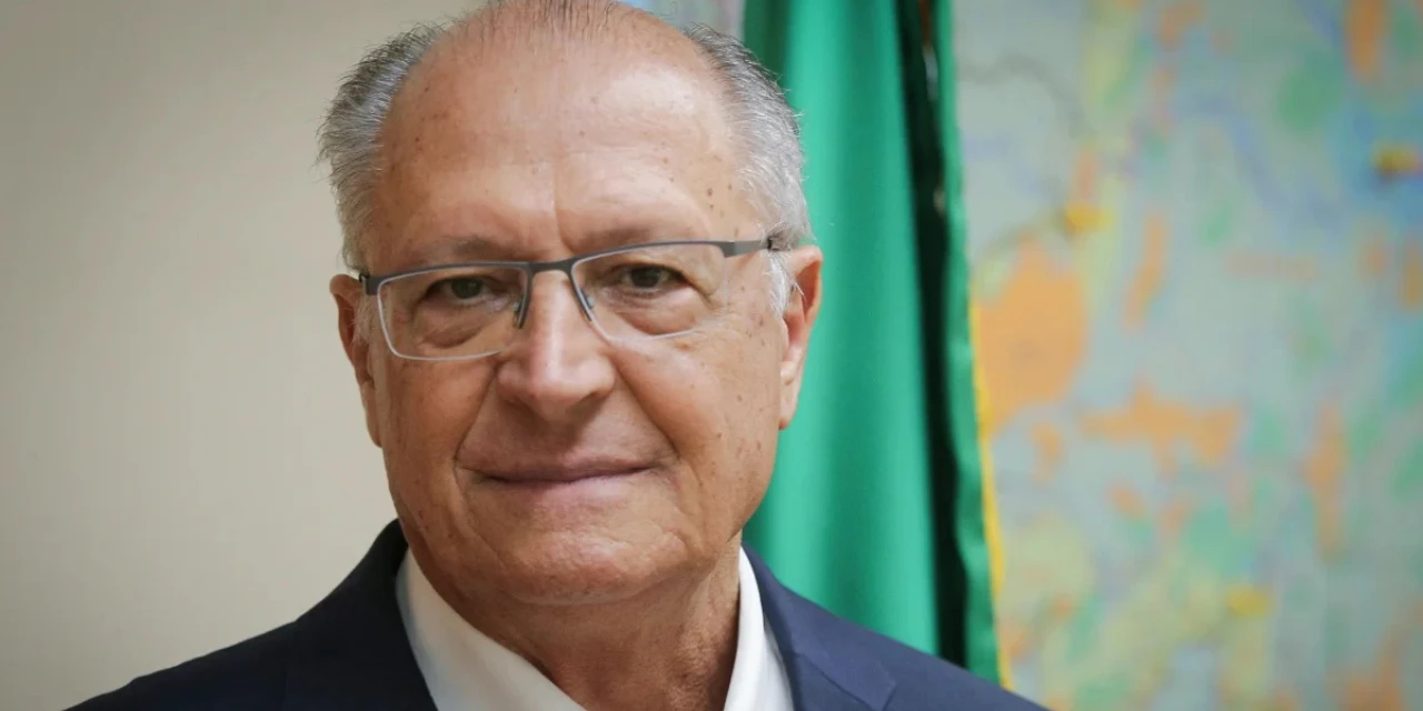 Alckmin celebra CNH simplificada e mais acessível