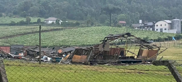 Vendaval devasta Alfredo Chaves e mobiliza força-tarefa no Rio Grande do Sul