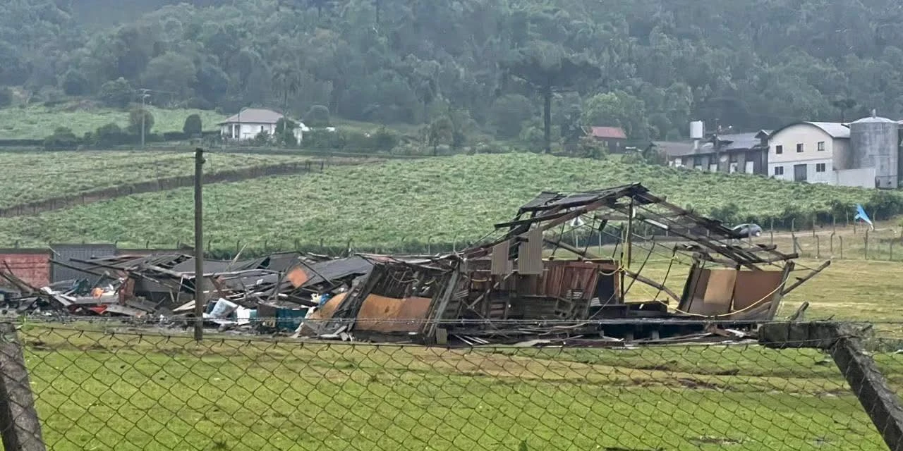 Vendaval devasta Alfredo Chaves e mobiliza força-tarefa no Rio Grande do Sul
