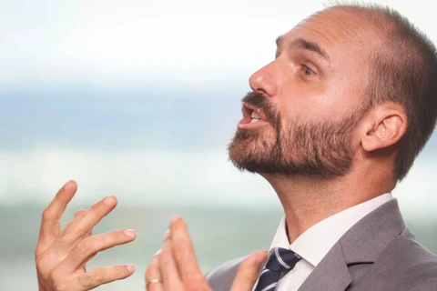 Hugo Motta diz que Eduardo Bolsonaro já tem faltas para cassação do mandato