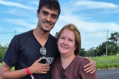 Fã tira foto com Elize Matsunaga e caso vira polêmica nas redes sociais