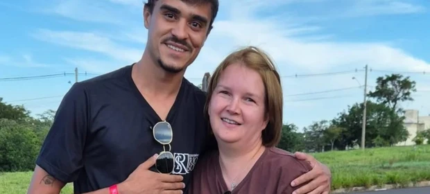 Fã tira foto com Elize Matsunaga e caso vira polêmica nas redes sociais