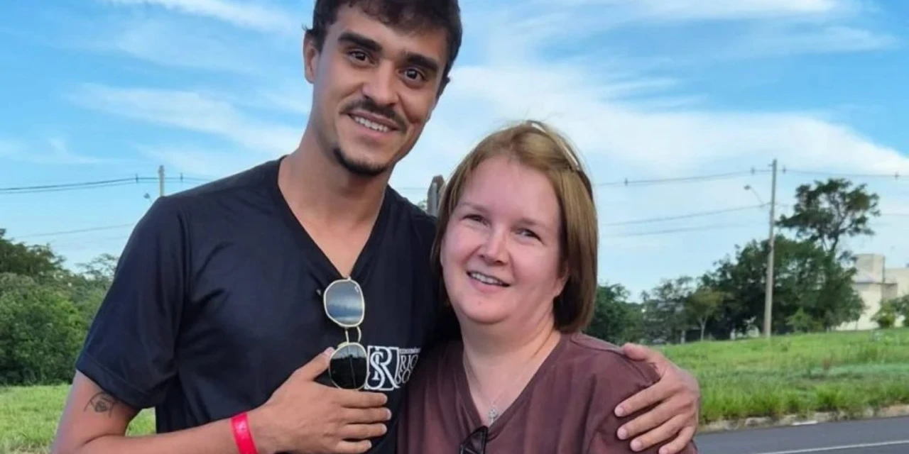 Fã tira foto com Elize Matsunaga e caso vira polêmica nas redes sociais