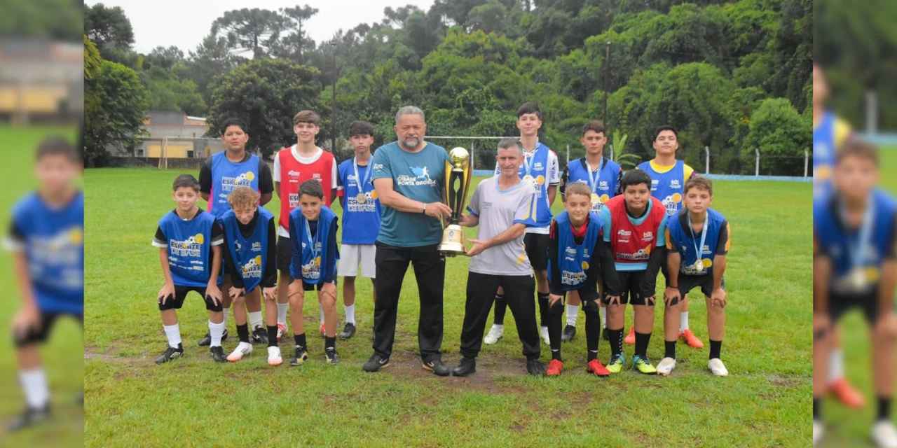 Atletas de Ponta Grossa conquistam título em competição de futebol na região