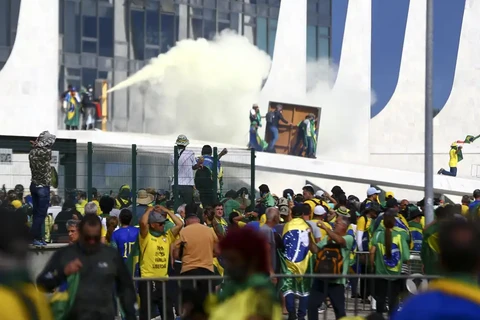 Deputados aprovam redução de pena dos condenados pelos atos antidemocráticos de 8 de janeiro