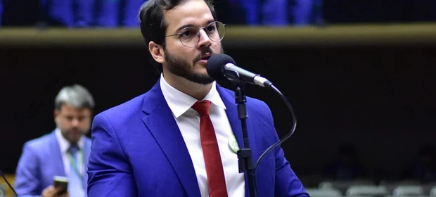Túlio Gadelha cobra retomada de projeto que endurece penas por agressões a jornalistas após ataque na Câmara