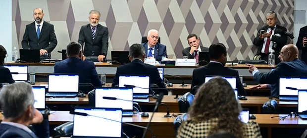 PEC que extingue jornada 6×1 é aprovada; confira próximos passos