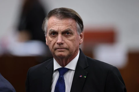 Advogados pedem autorização para Bolsonaro deixar prisão e fazer cirurgia