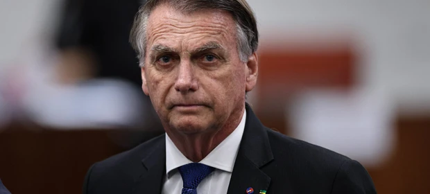 Advogados pedem autorização para Bolsonaro deixar prisão e fazer cirurgia