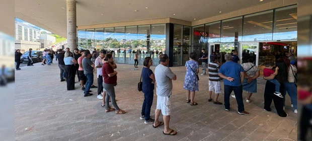 Plaza Campos Gerais abre as portas e público faz fila para conhecer novo shopping