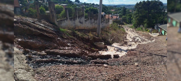 Rompimento de rede deixa moradores de três regiões sem água em Ponta Grossa
