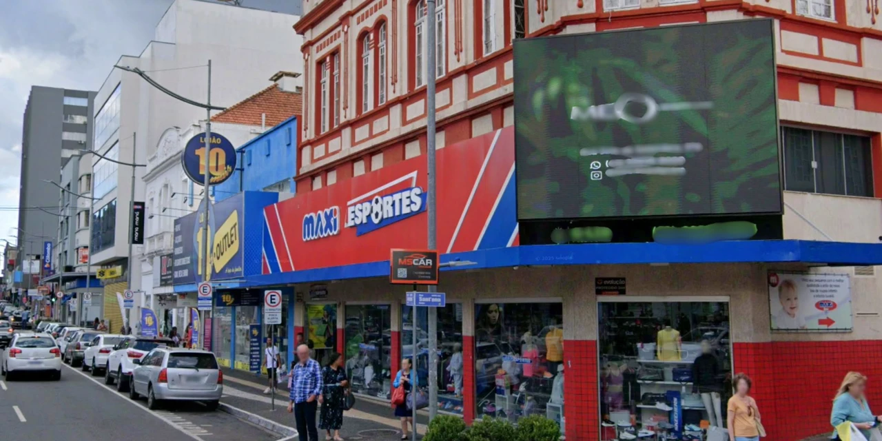 Painéis de led em PG podem ter novas regras; prefeitura quer obrigar desligamentos e anúncios intitucionais