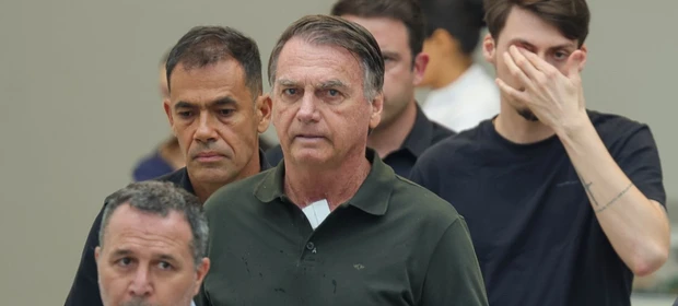 Justiça Federal suspende benefícios de ex-presidente Jair Bolsonaro durante período de prisão