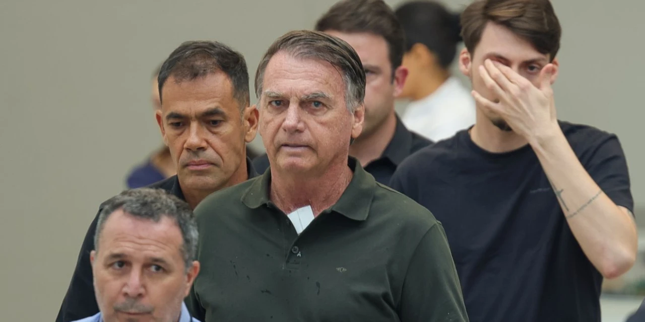Justiça Federal suspende benefícios de ex-presidente Jair Bolsonaro durante período de prisão