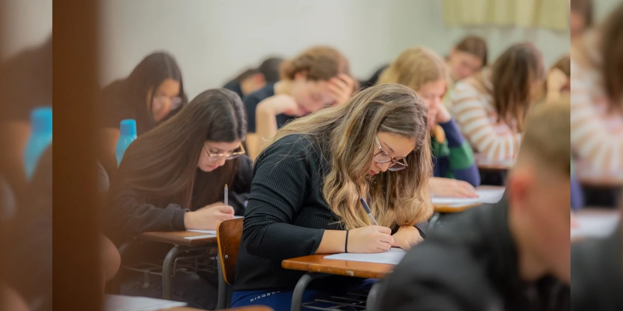 Provas do Vestibular 2025 da UEPG ocorrem neste domingo; veja orientações