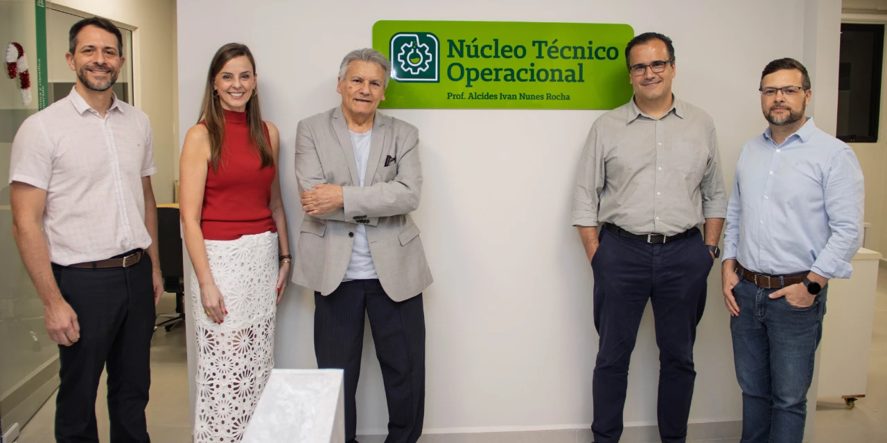 Unimed Ponta Grossa homenageia professor que inspirou criação do Laboratório da cooperativa