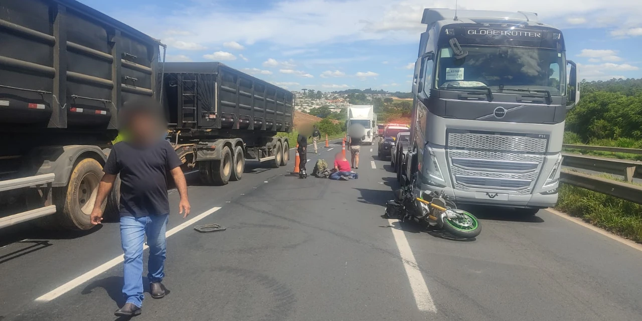 Batida entre moto e caminhão deixa homem ferido na BR-376, em Ponta Grossa