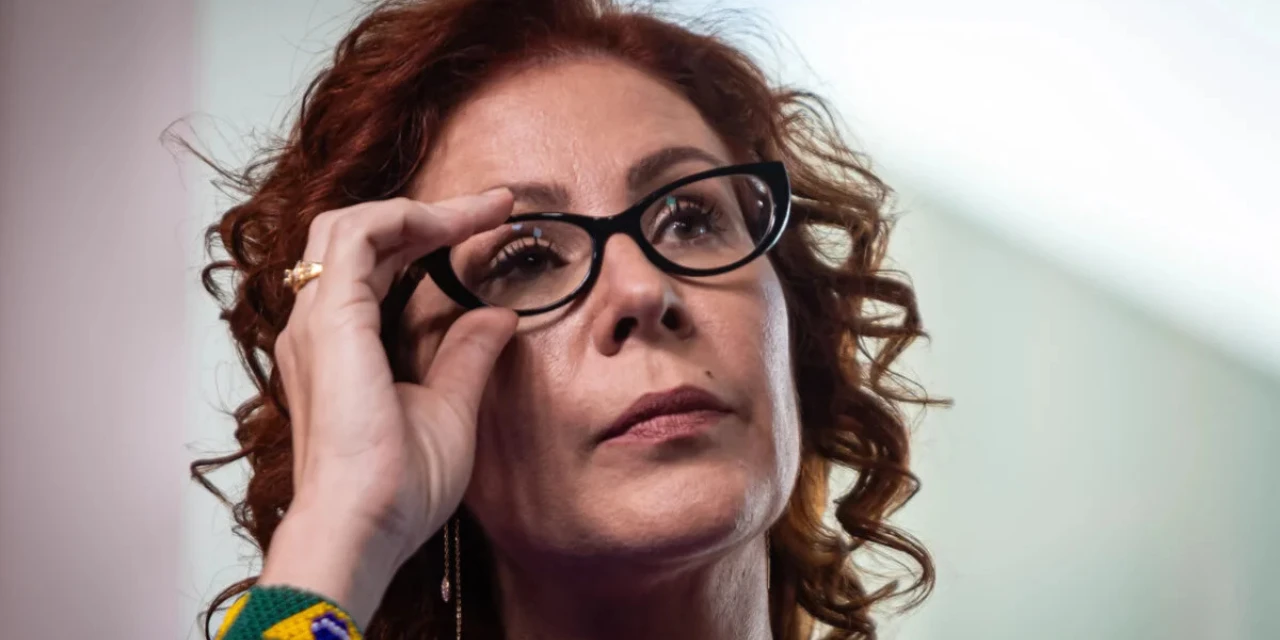 "Ato nulo por inconstitucionalidade”, decide Moraes ao decretar perda imediata do mandato de Carla Zambelli