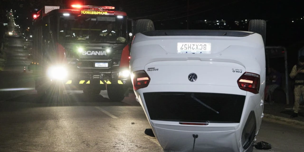 Capotamento em cadeia atinge três veículos e trailer na Nova Rússia; motorista foge