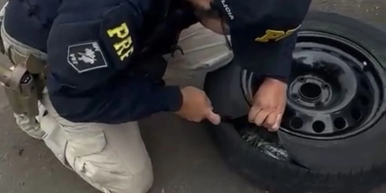 PRF apreende 27 celulares escondidos em pneu de veículo, em Irati