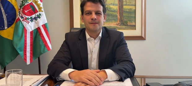 Prefeito Eduardo Pimentel aprova legislação que padroniza etapas e critérios dos concursos públicos municipais