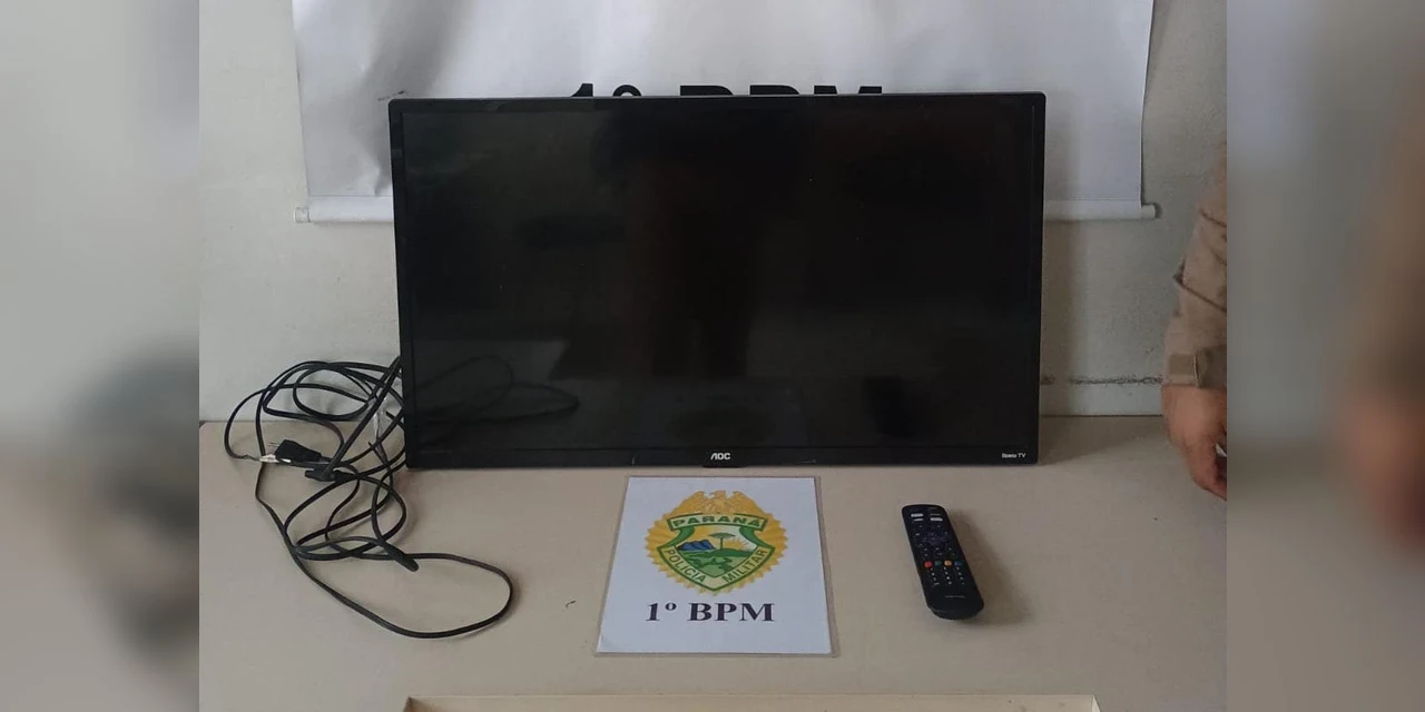 Indivíduo é preso por furtar televisão e tentar escondê-la na jaqueta em PG