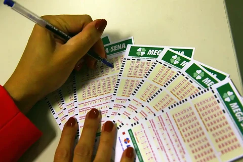 Prêmio de R$ 44 milhões da Mega-Sena será sorteado neste sábado (13)