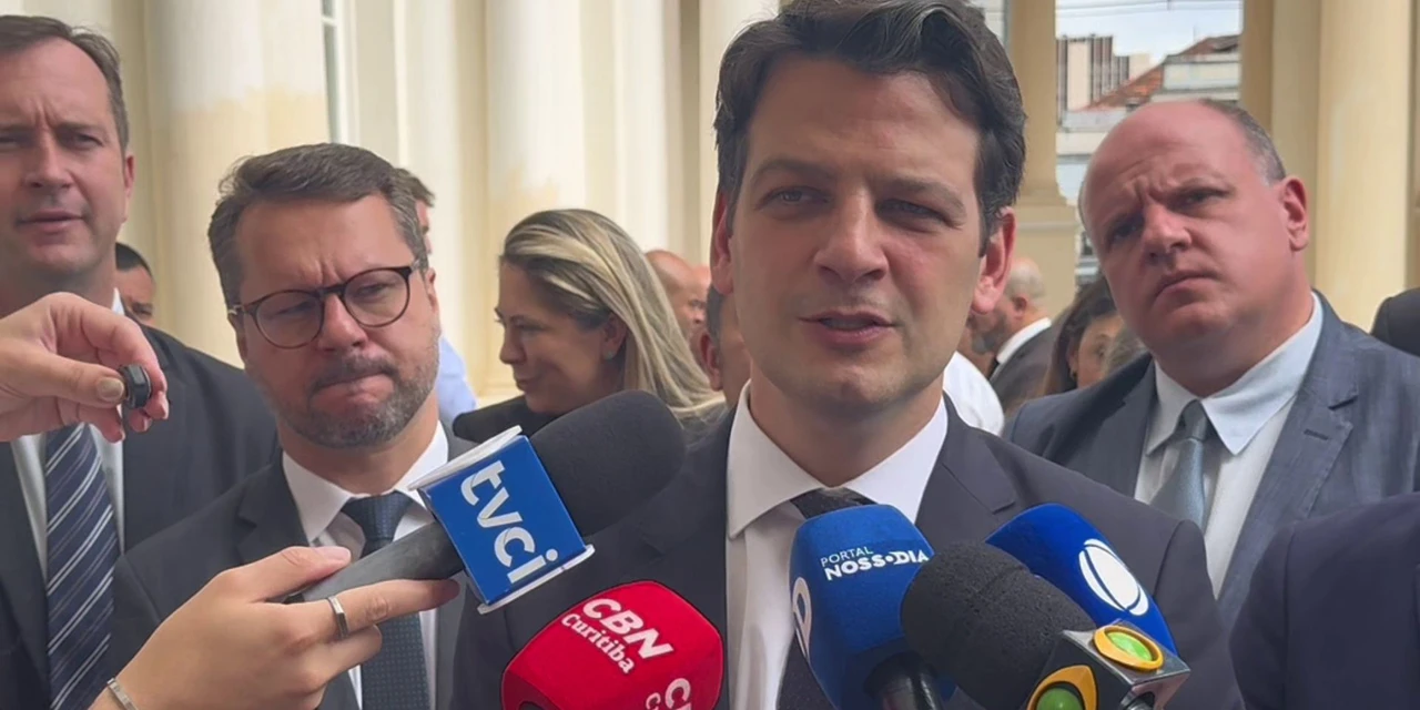 Prefeito de Curitiba dobra atendimentos da FAS e anuncia reforço para 2026