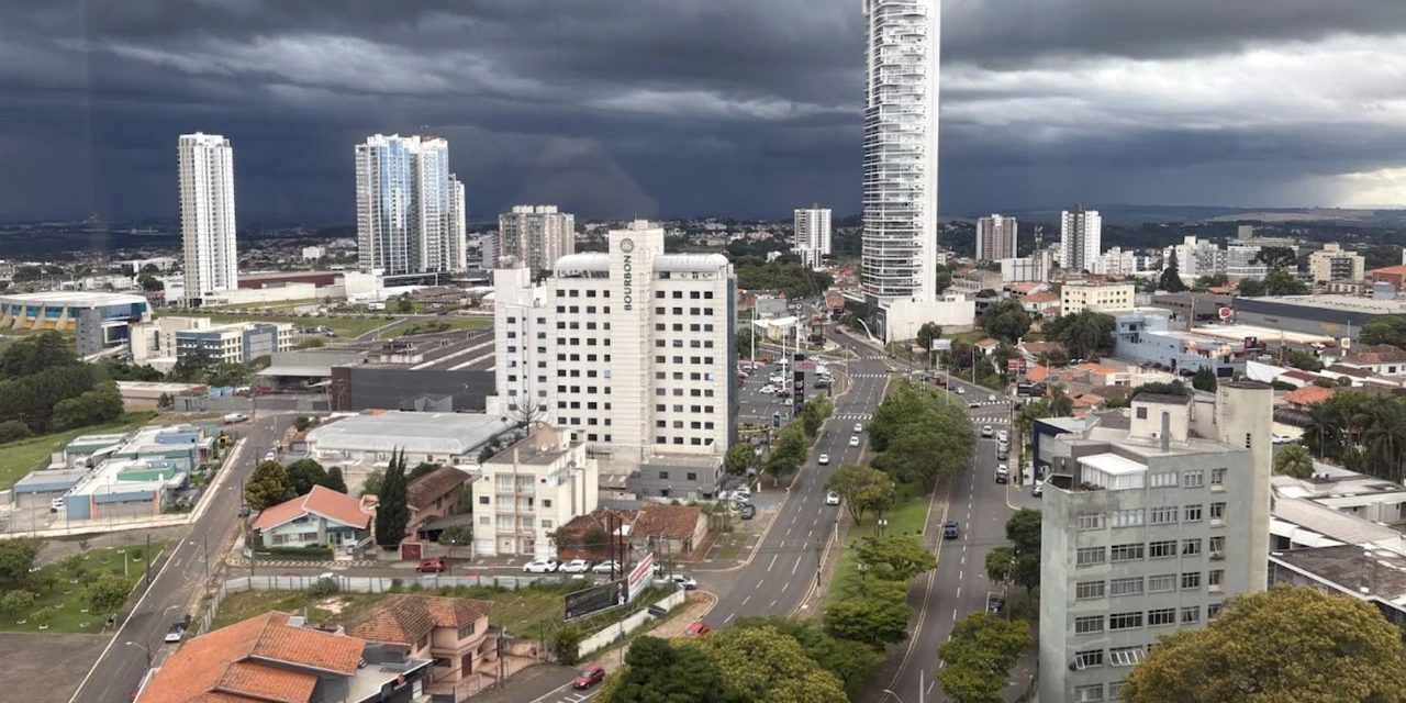 Tempestade pode atingir Ponta Grossa com ventos de 100 Km/h e perigo de granizo