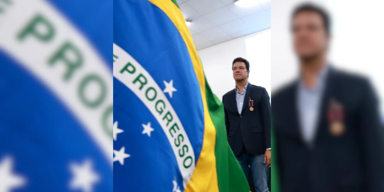 Guto Silva recebe medalha do Corpo de Bombeiros e ressalta fortalecimento da Segurança Pública no Paraná