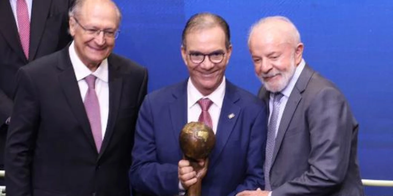 Com Lula e Alkimin, Décio recebe reconhecimento por avanços de pequenos empreendedores no Brasil