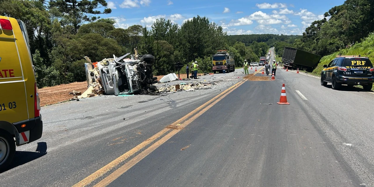 Colisão frontal entre caminhões na BR-277, em Fernandes Pinheiro, deixa dois feridos graves