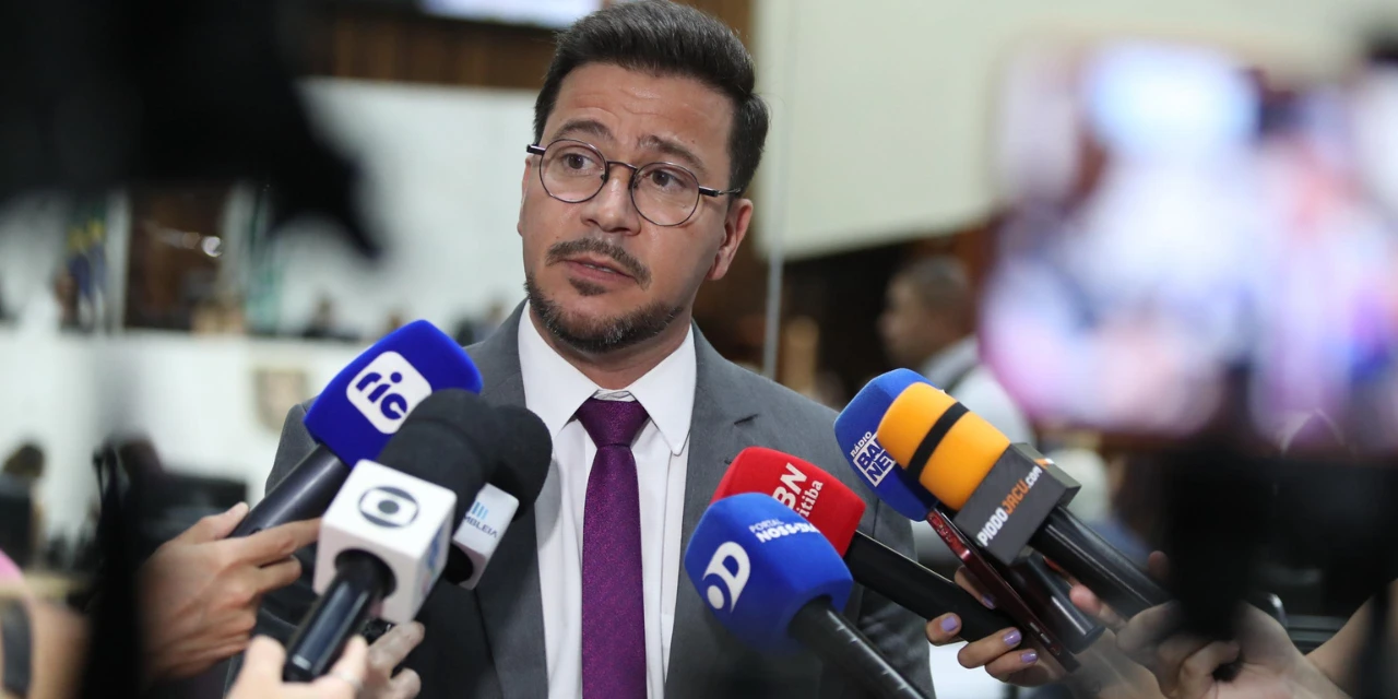 Líder da Oposição, Arilson Chiorato critica privatizações, desvalorização do serviço público e concentração de poder no governo Ratinho Jr.