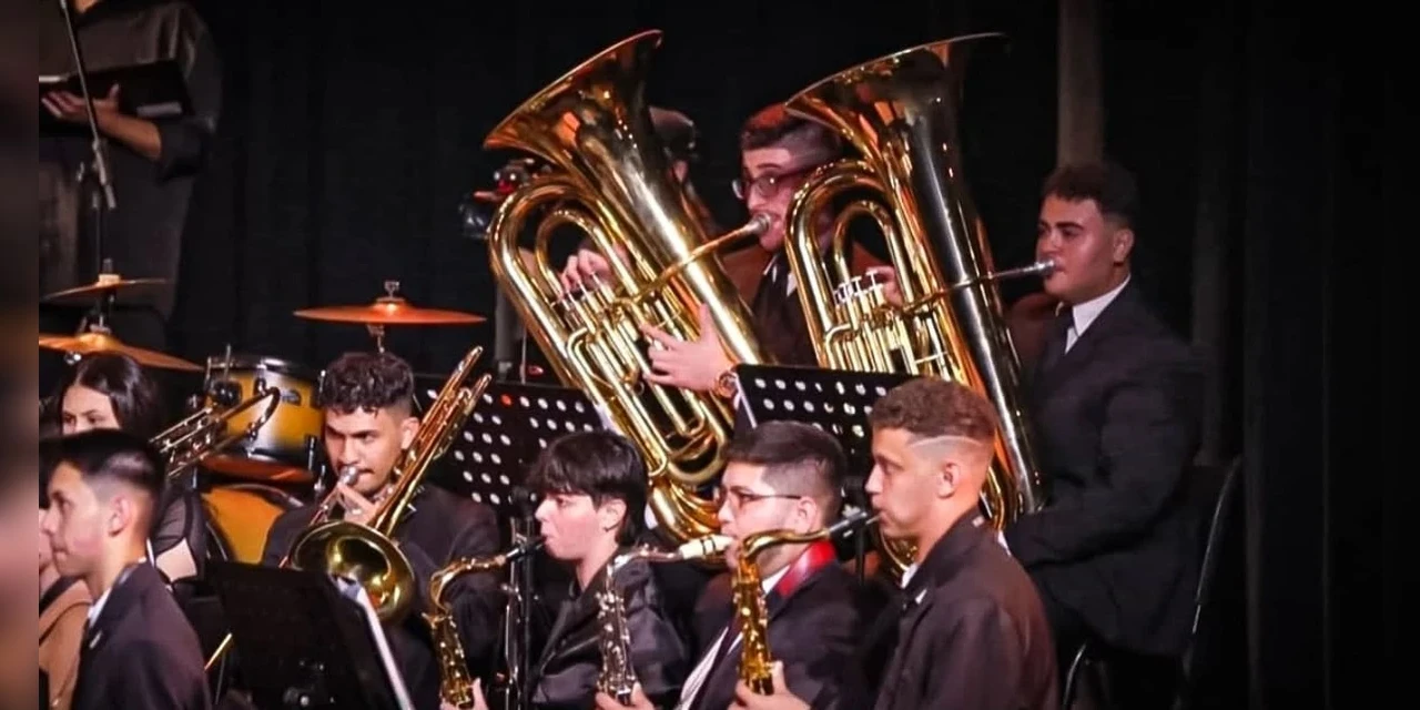 Lago de Olarias recebe apresentação especial de natal nesta noite