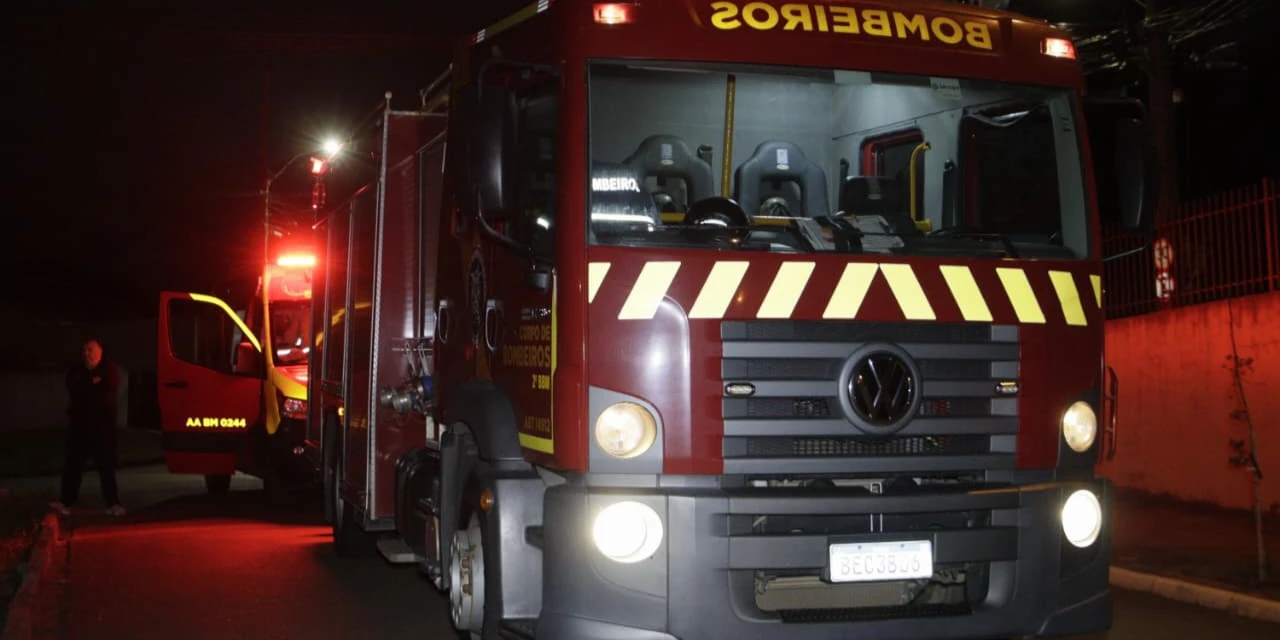 Homem incendeia casa após discussão familiar em Ponta Grossa