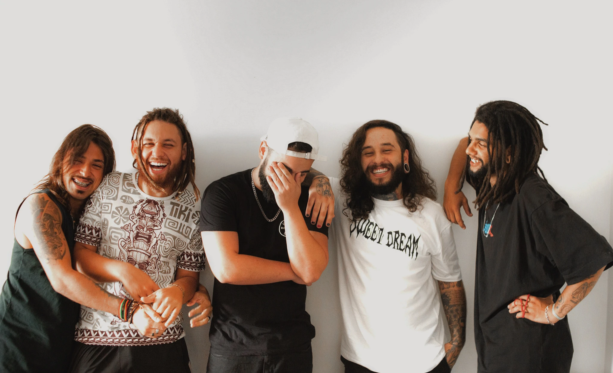 Castanheira traz reggae fusion brasileiro com presença de palco e
compromisso artístico e social