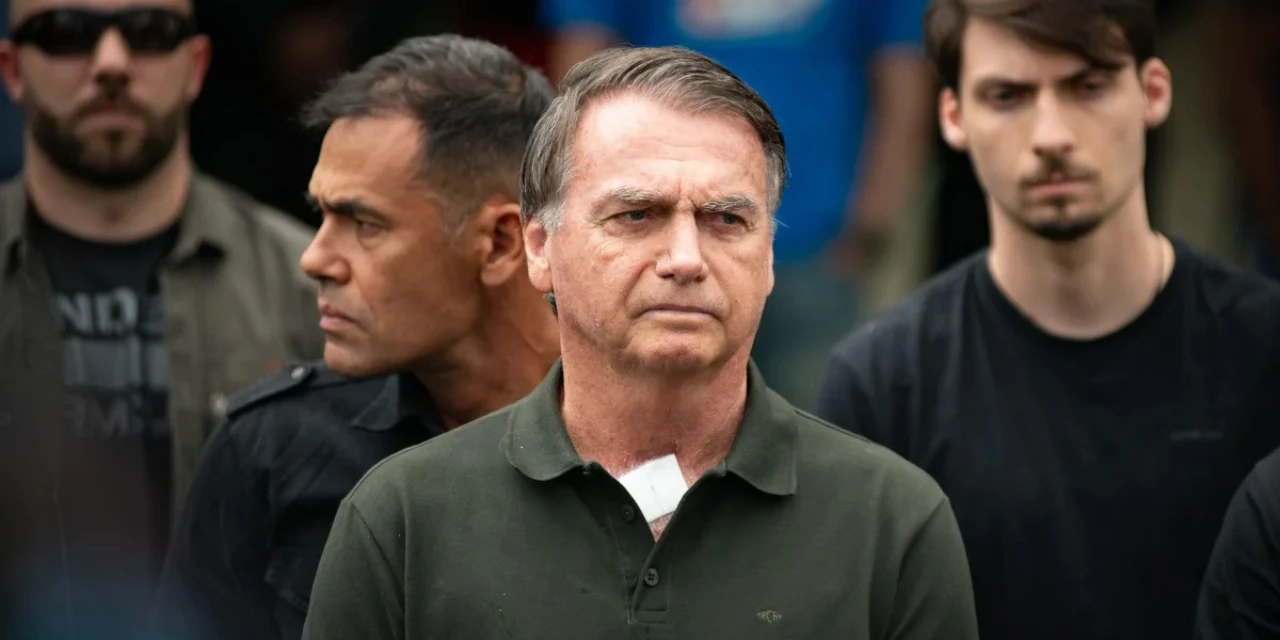 Após cirurgia de hérnia, Bolsonaro segue em cuidados pós-operatórios e tratamento dos soluços, informa boletim médico